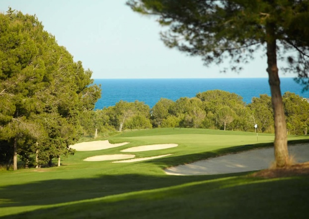 Golf breaks at Lumine Golf & Beach Club, Spain. GRD Rating: 8.4