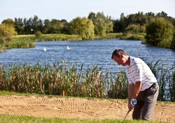 Golf breaks at Five Lakes Resort, England. GRD Rating: 8.6